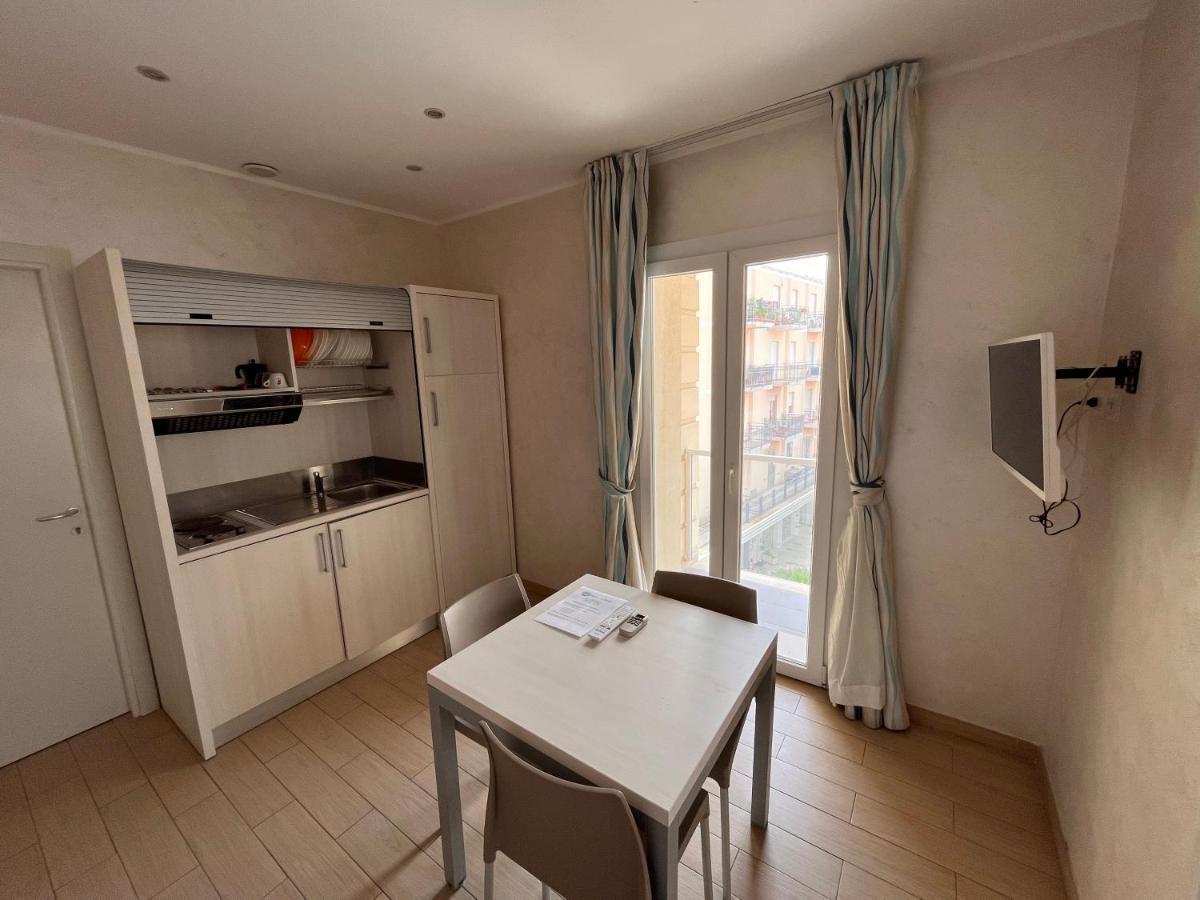 Marina Beach Aparthotel Rimini Bagian luar foto