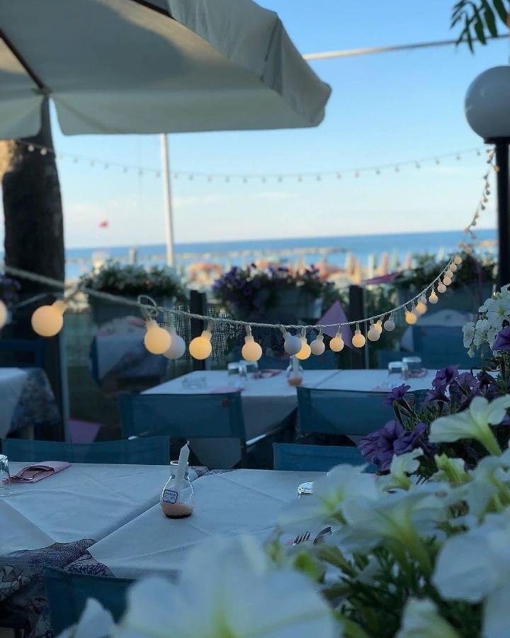 Marina Beach Aparthotel Rimini Bagian luar foto