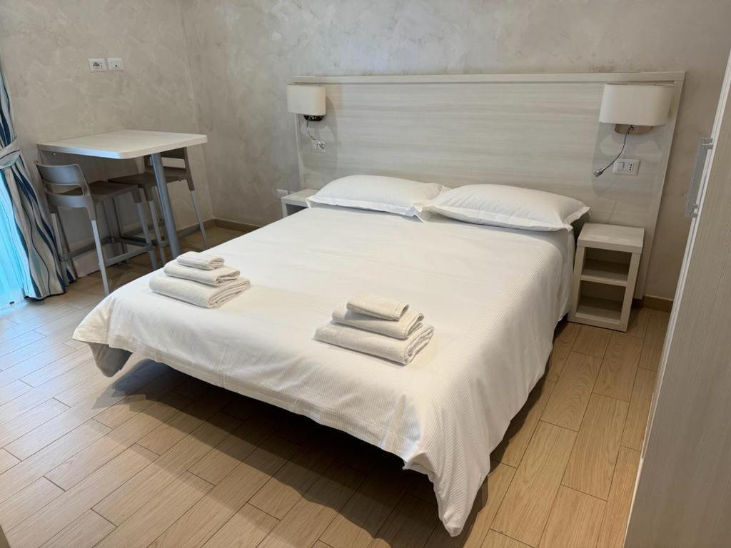 Marina Beach Aparthotel Rimini Bagian luar foto