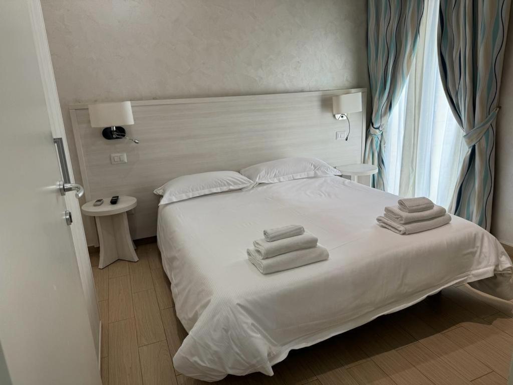 Marina Beach Aparthotel Rimini Bagian luar foto