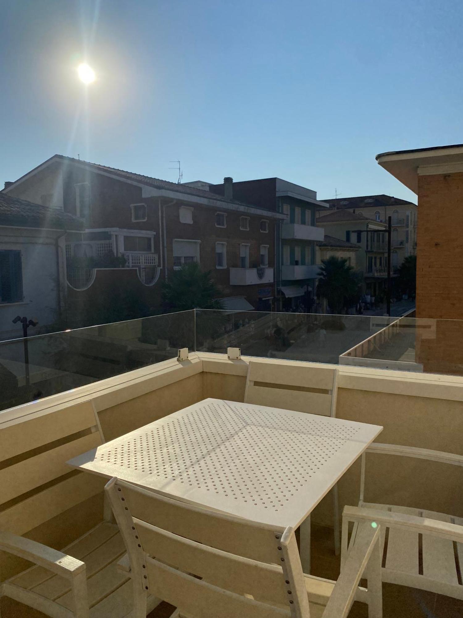 Marina Beach Aparthotel Rimini Bagian luar foto