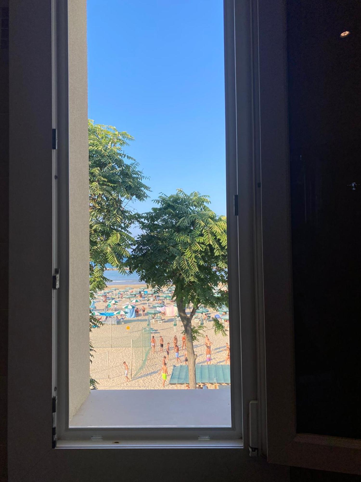 Marina Beach Aparthotel Rimini Bagian luar foto