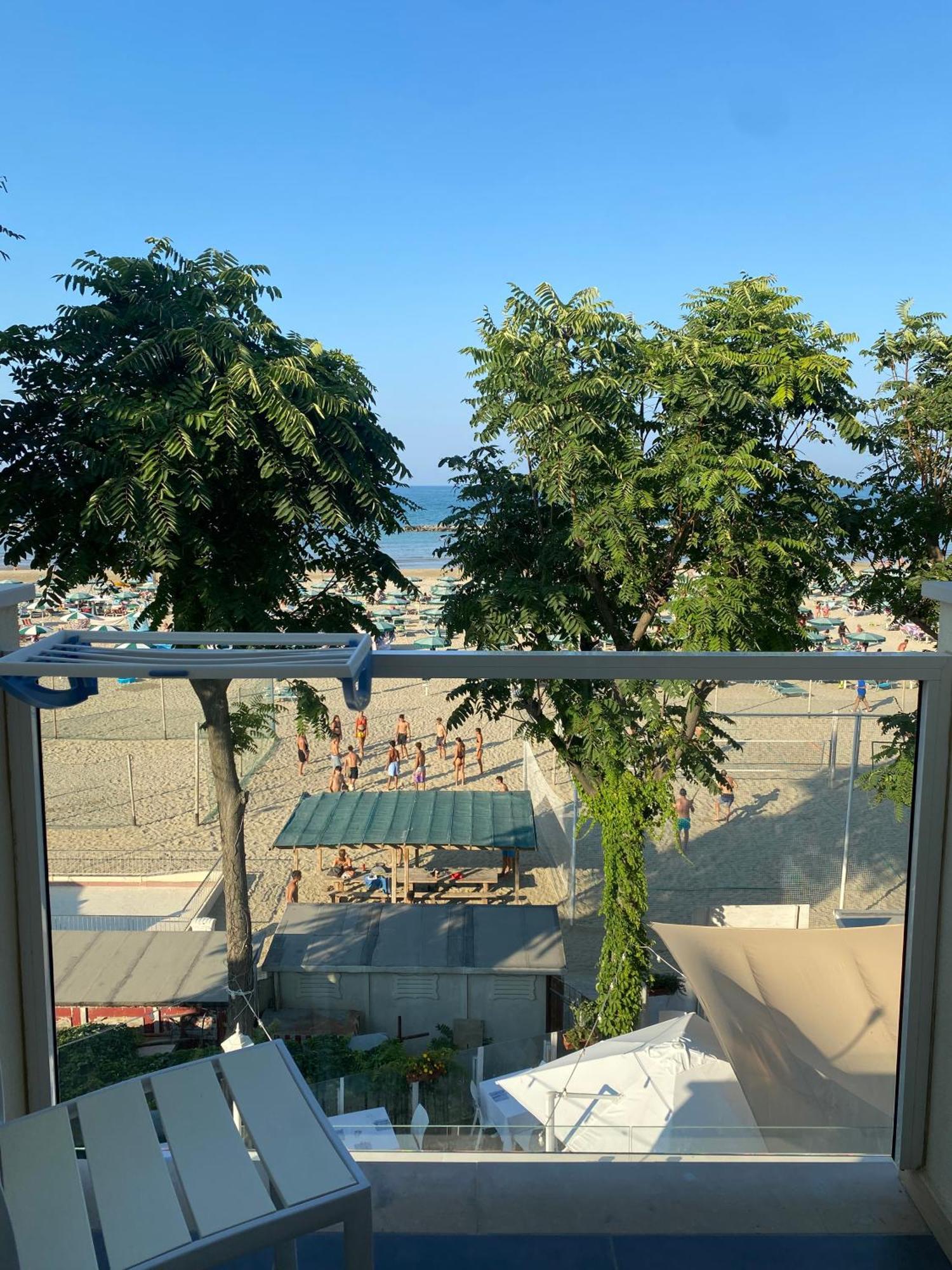 Marina Beach Aparthotel Rimini Bagian luar foto