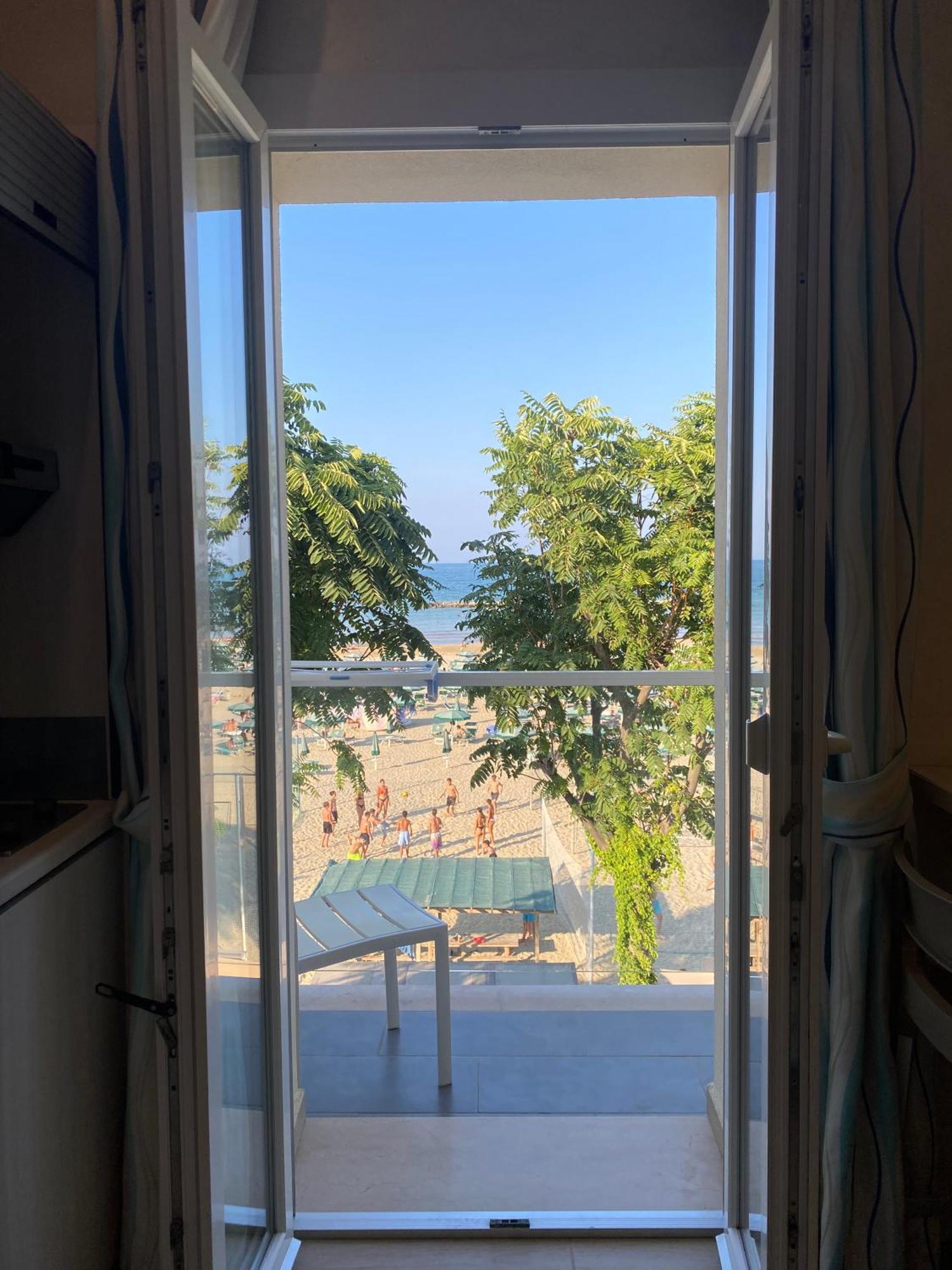 Marina Beach Aparthotel Rimini Bagian luar foto